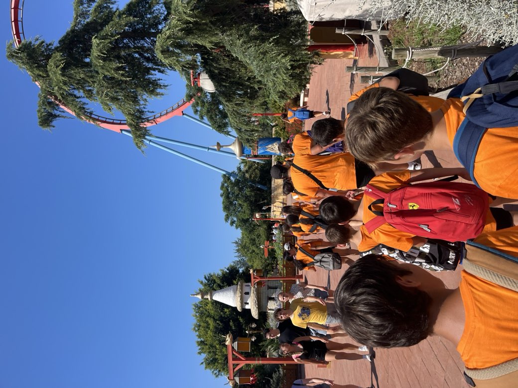 Infants gaudint de la piscina al Casal d'Estiu GASC Martorelles